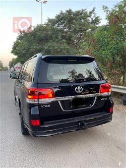 تۆیۆتا لاند کروزەر